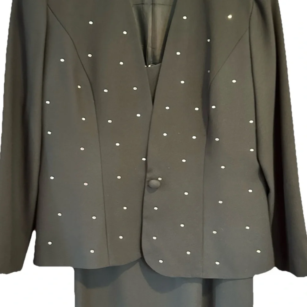 Chic Black Women's Maxi Dress with Jacket - Picture 2 of 15